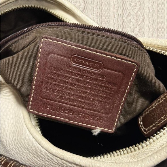Elegant COACH Cream and Brown Women's Shoulder Bag - Picture 3 of 6